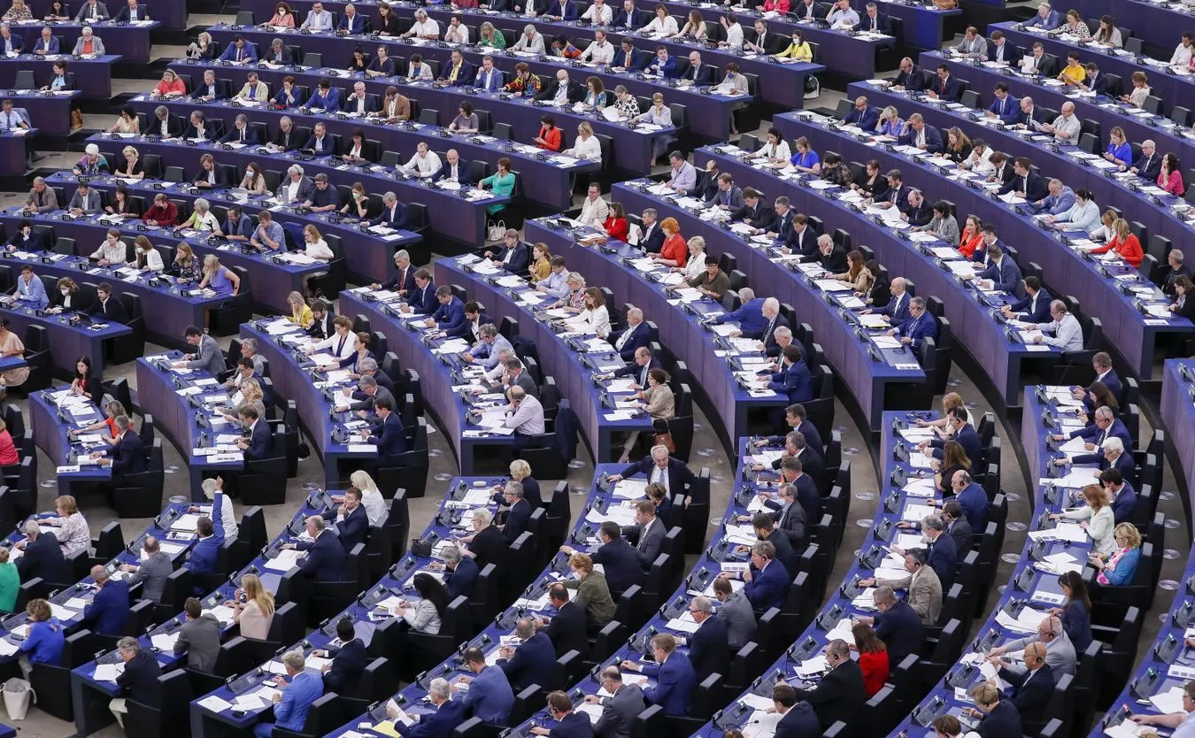 Politycy PiS i PO mówią jednym głosem ws. wojny. W PE padły mocne oskarżenia