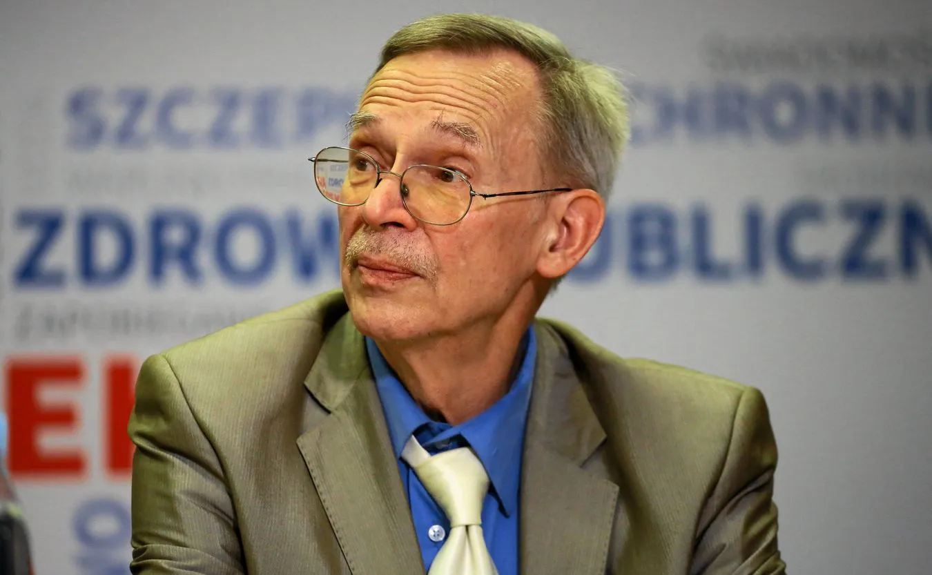 Prof. Gut o obostrzeniach: Zniesienie lub utrzymanie nie ma większego znaczenia