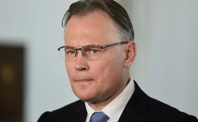 Macron podarował papieżowi książkę. Mularczyk: Będę rekomendował zapytanie ws. pochodzenia
