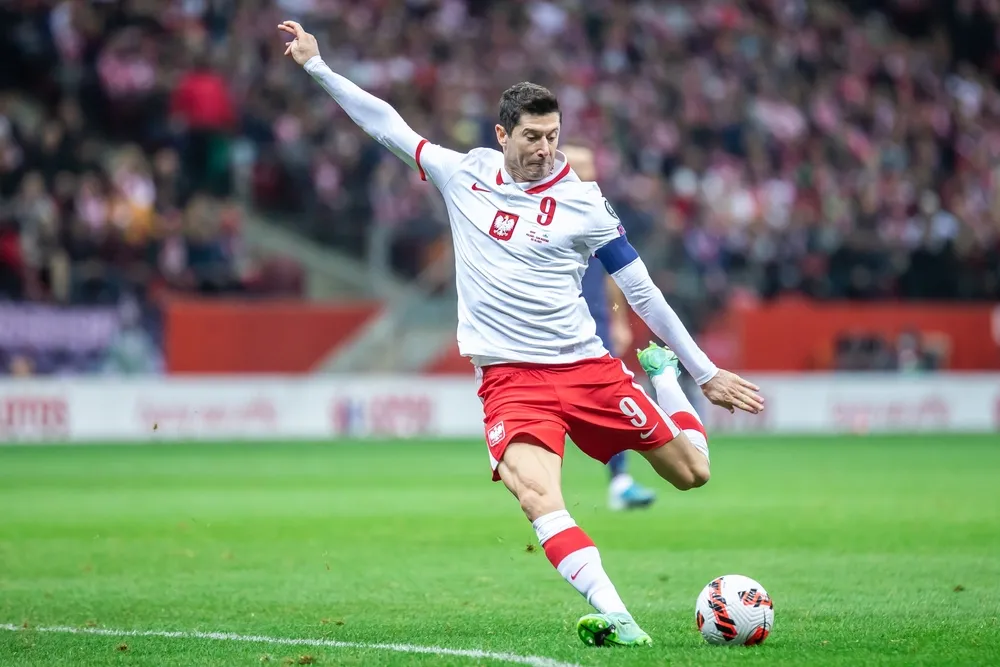 Wpadka Barcelony. Niemiecki napastnik - tak przedstawiła Lewandowskiego