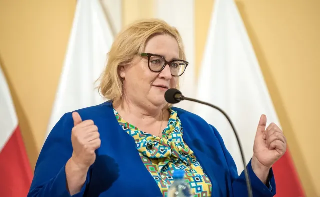 Pierwsza prezes SN: Zobaczymy, czy politycy w togach usiądą do okrągłego stołu