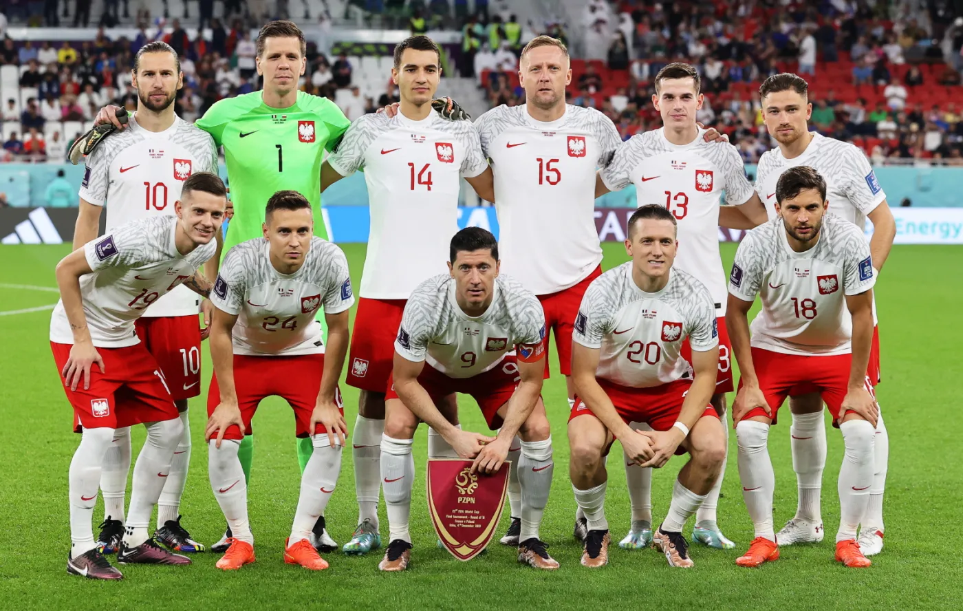polscy piłkarze wrócili wieczorem do kraju [WIDEO]