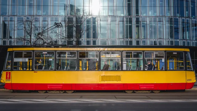 Wypadek na placu Bankowym w Warszawie. "Tramwaj potrącił pieszego"