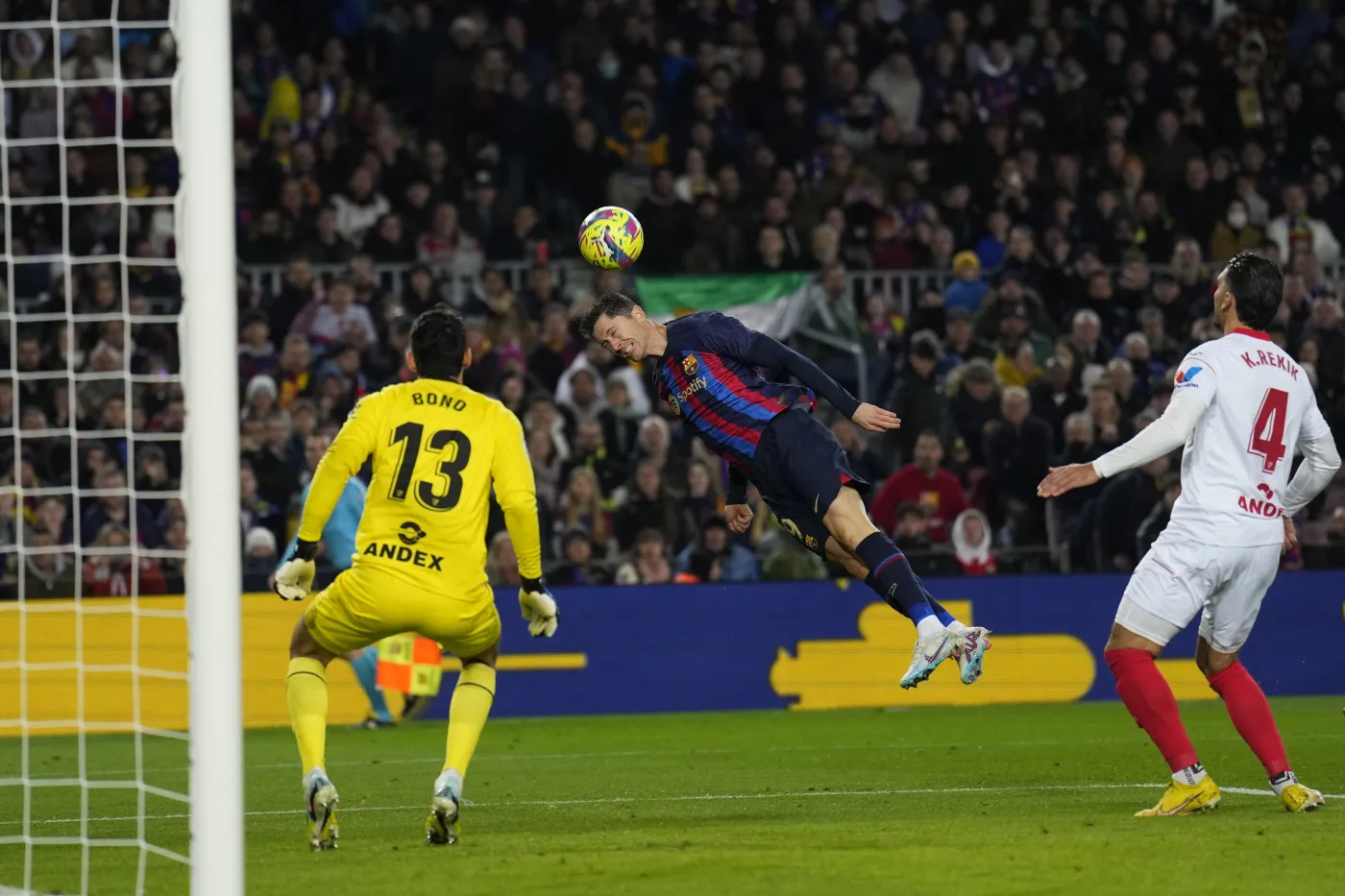 Barcelona ucieka Realowi. Lewandowski nie powiększył swojego dorobku [WIDEO]