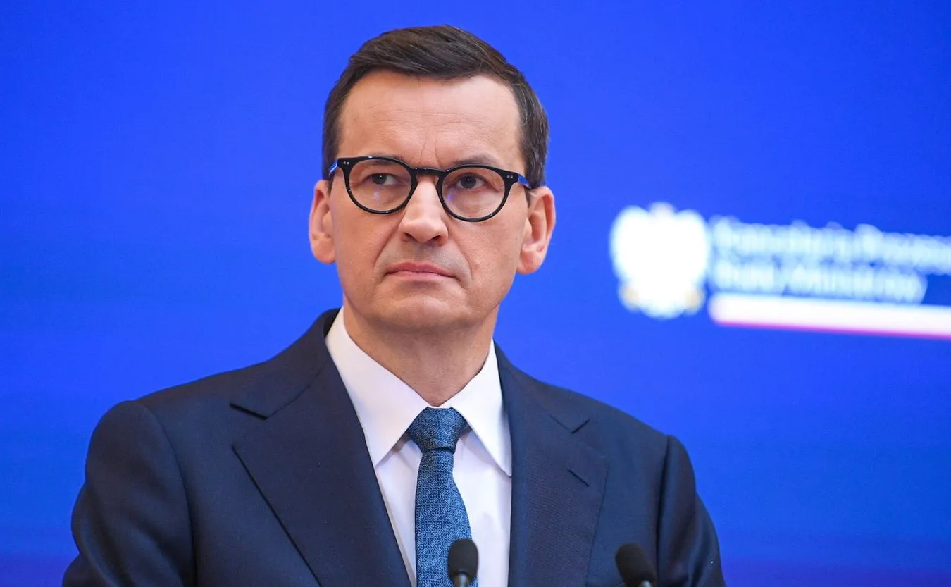 Zakaz sprzedaży aut spalinowych po 2035 r. Ostra reakcja Mateusza Morawieckiego
