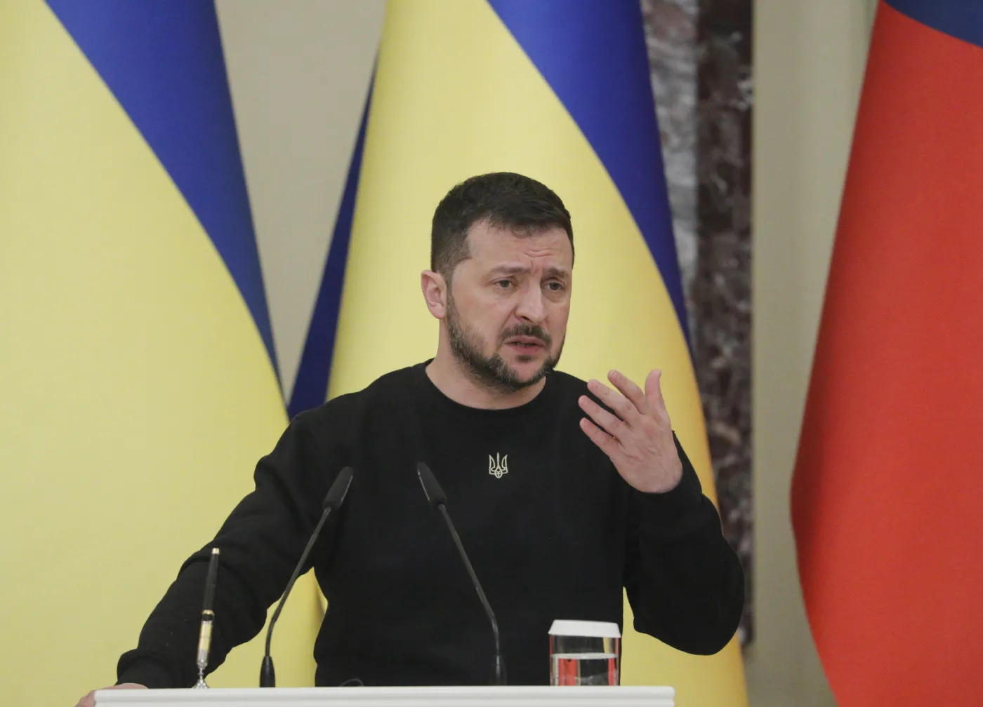 "Zniszczenia przekraczają 90 proc.". Zełenski publikuje najnowsze zdjęcia Google Maps