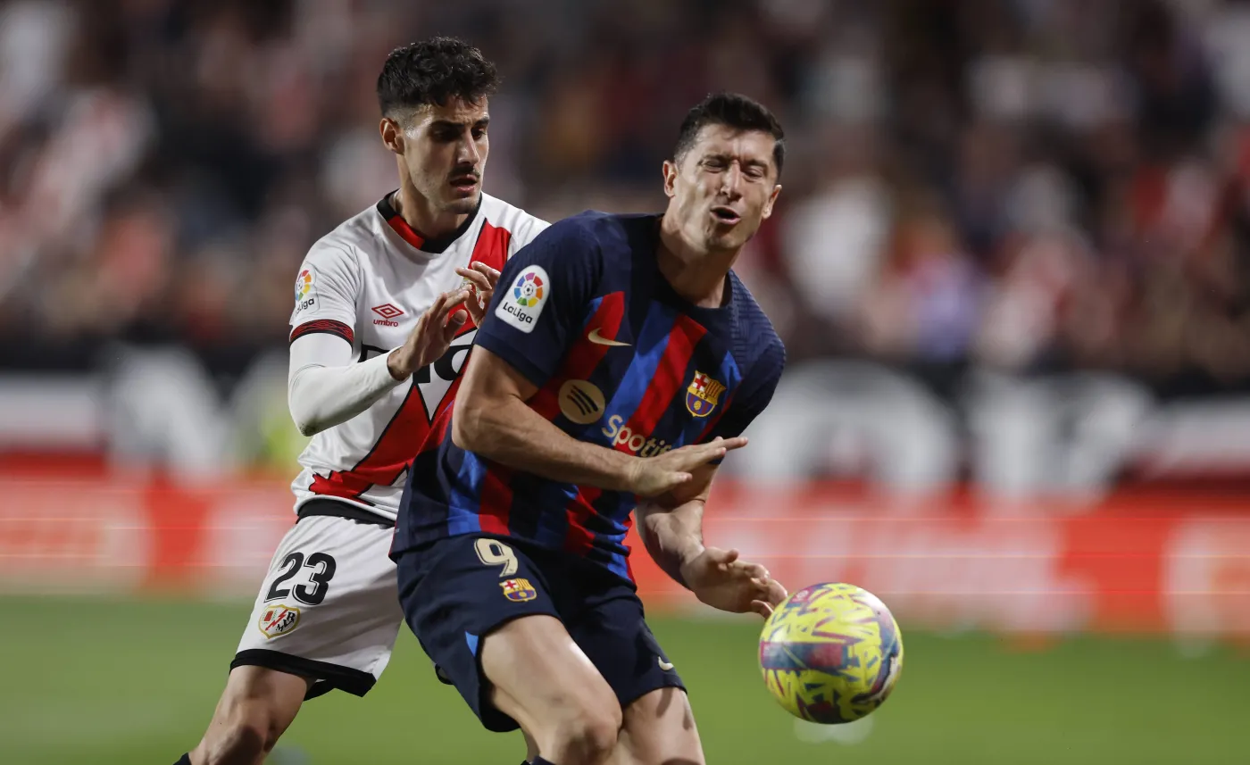 Robert Lewandowski wreszcie trafił, ale Barcelona przegrała z Rayo Vallecano [WIDEO]