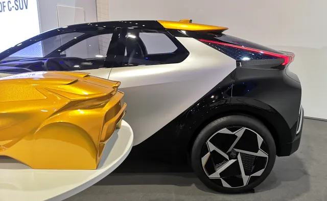 Nowa Toyota C-HR sensacją! Zaskoczy nie tylko hybrydą 5. generacji