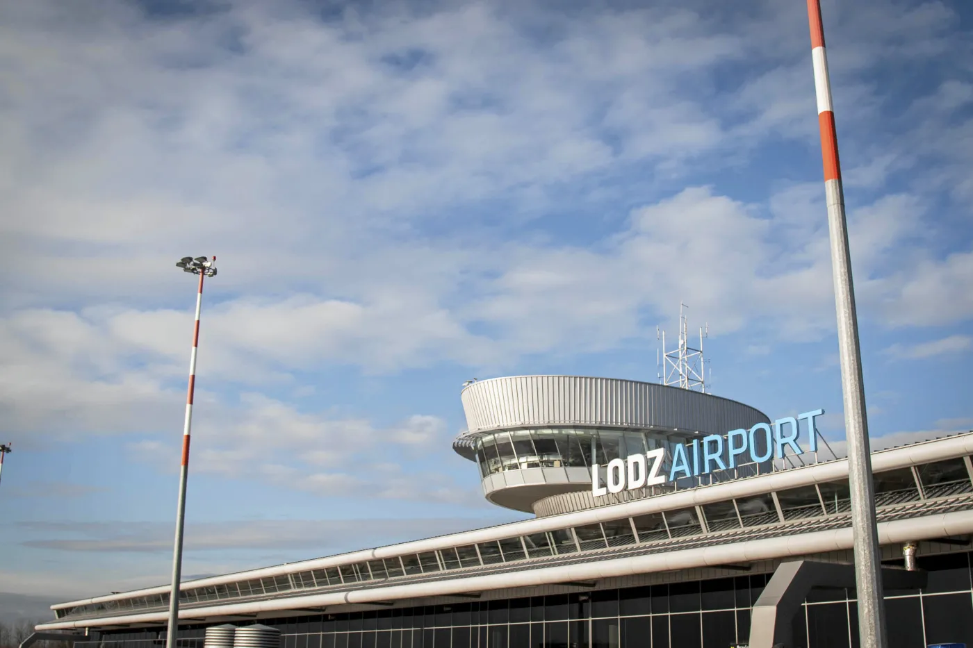 Lotnisko w Łodzi ewakuowane. Bo jedna z pasażerek "miała coś do załatwienia"