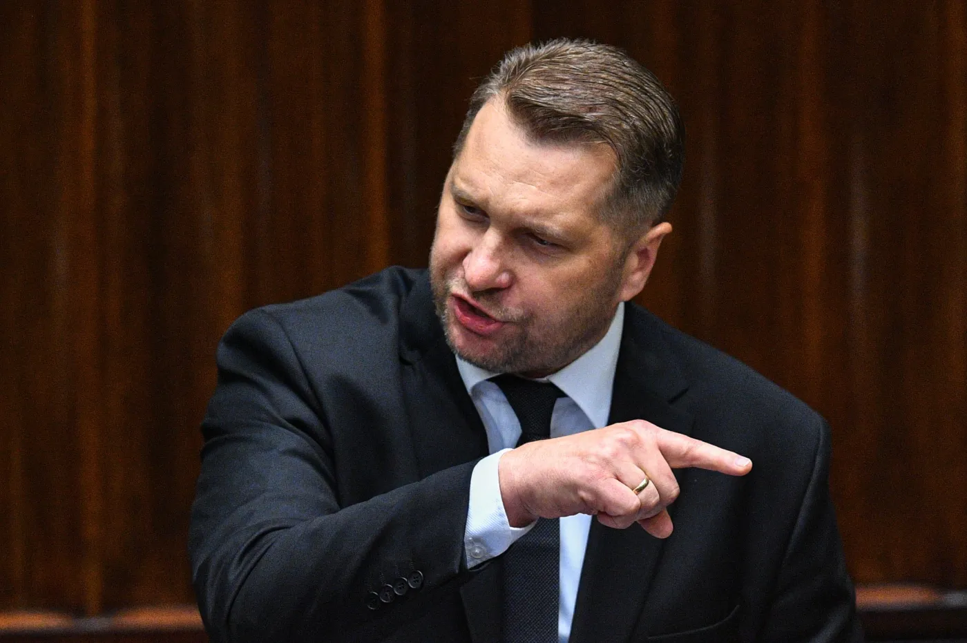 Czarnek żąda przeprosin od Nowackiej. W tle "willa plus"