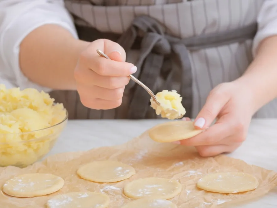 Pierogi z serem na słodko czy wytrawnie.... Taki farsz robi Katarzyna Dowbor