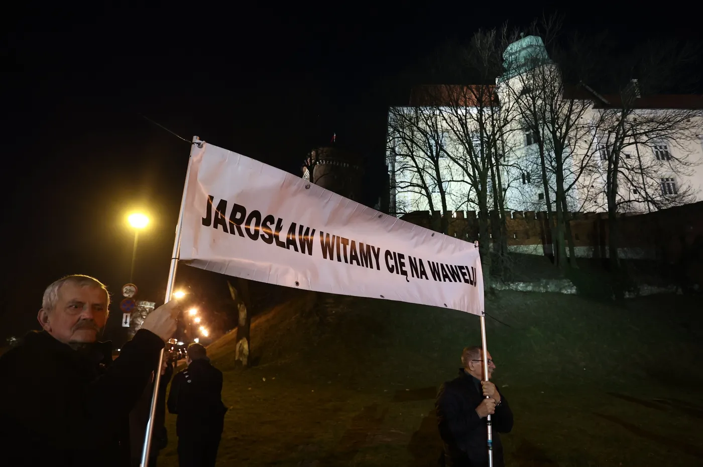 Krakowska miesięcznica. Radny PiS o małpoludach i anty-Polakach