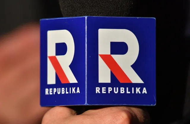 Takiej relacji widzowie się nie spodziewali. Nietypowa scena w Telewizji Republika