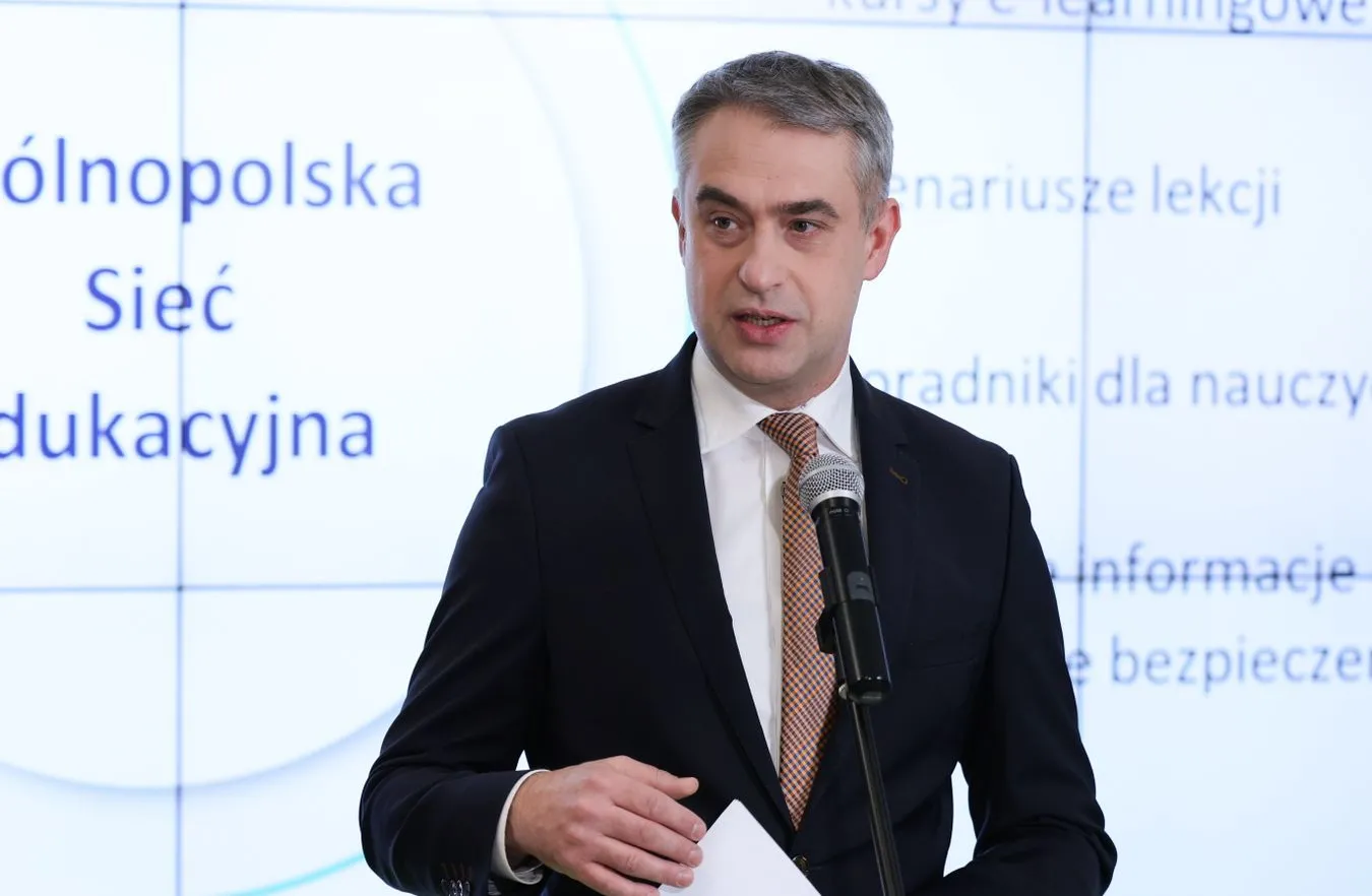 "Prezydent czyni to jak Judasz i umywa ręce jak Piłat". Gawkowski tłumaczy się z wpadki