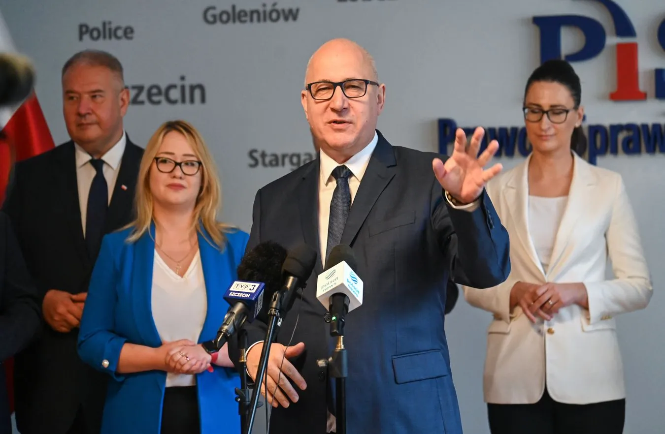 Brudziński mówił o Tusku. Pokazał mu wymowny gest