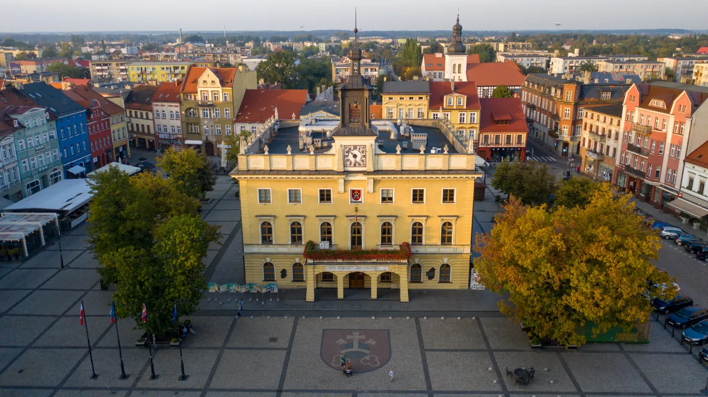 Ma być wielki i złoty. Posąg radnego stanie w wielkopolskiej gminie?