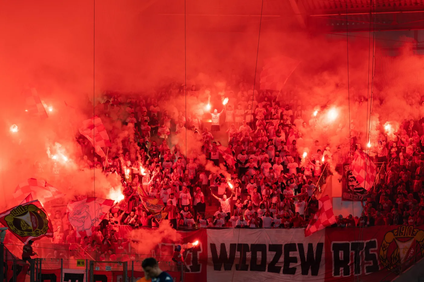 Wstyd, hańba i kompromitacja. Kibice Widzewa wywiesili flagę CSKA Moskwa [FOTO]