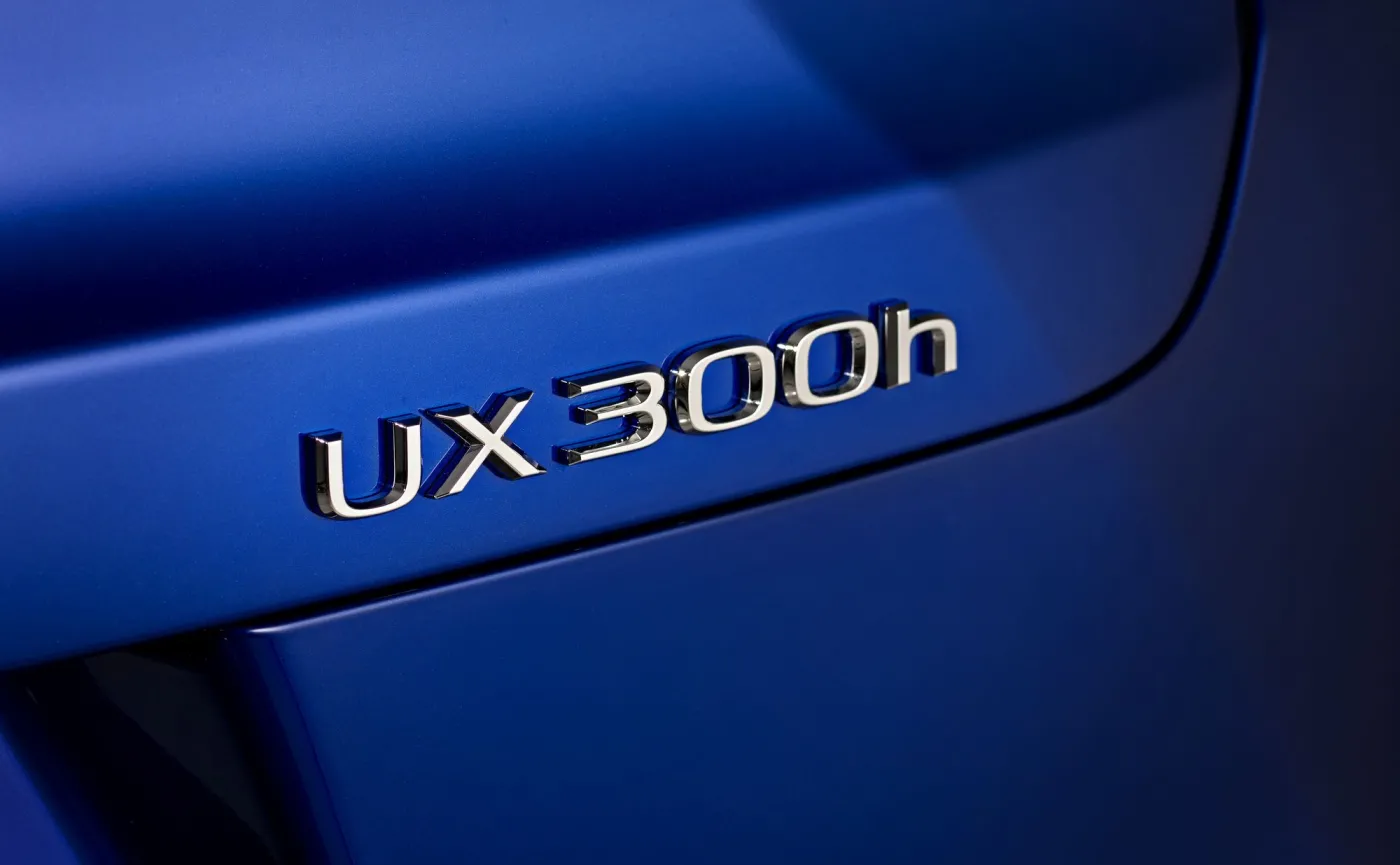 Nowy Lexus UX 300h