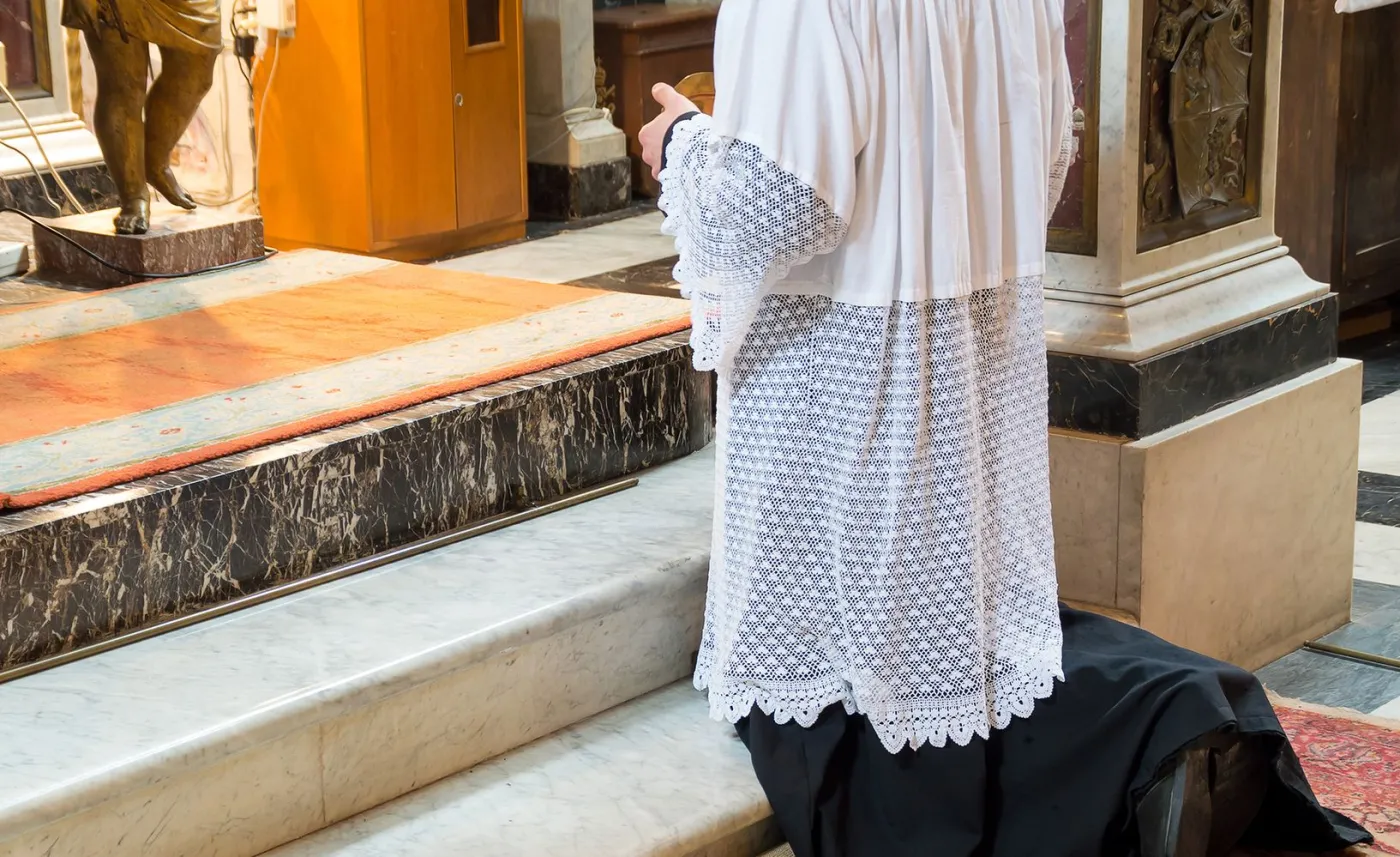 Szokujące. Nastolatek pobił księdza. Teraz duchowny stanie przed sądem