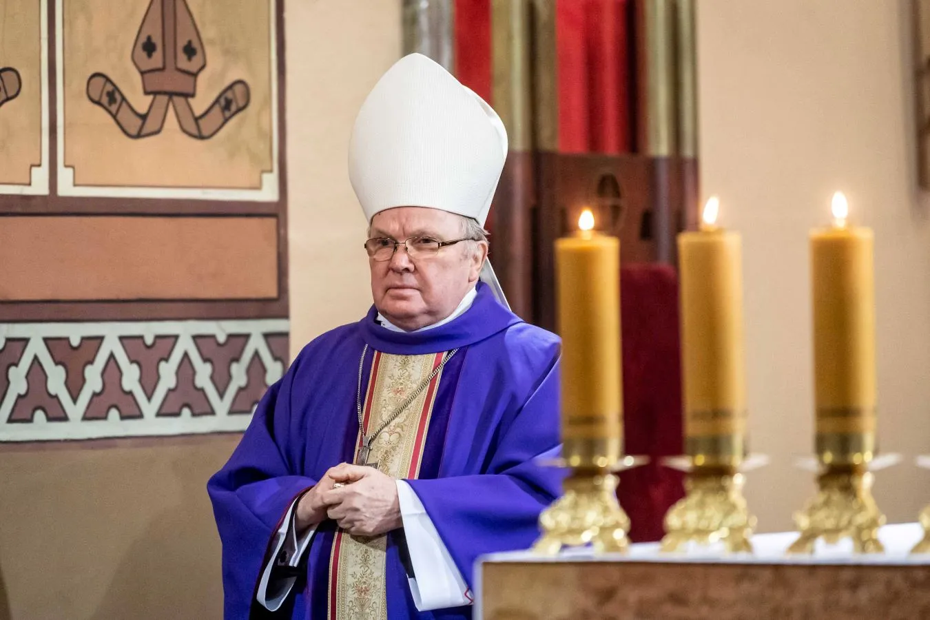 Uroczysty pogrzeb abp Gołębiewskiego. Jest sprzeciw komisji ds. pedofilii