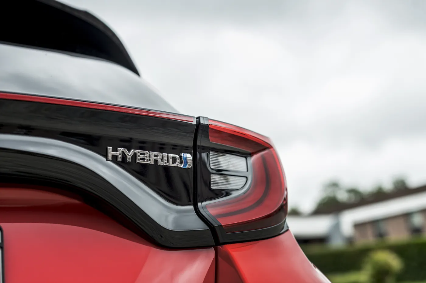 Toyota, Renault, Dacia - oto najtańsze hybrydy w Polsce. Ile kosztują?