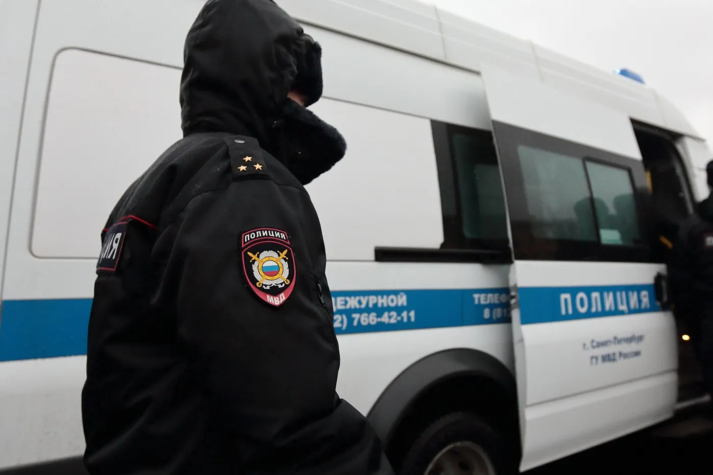 Tragedia w Petersburgu. Autokar staranował auta, potem wpadł do rzeki