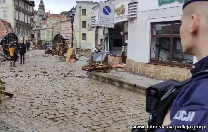 Rozkradają mienie powodzian. Jakie mandaty za szabrownictwo?