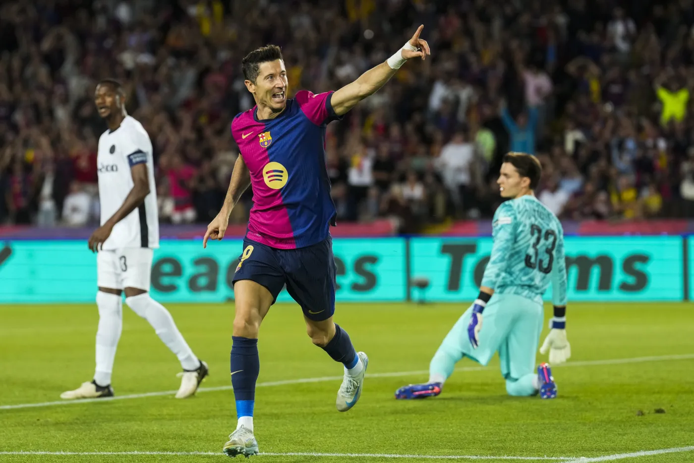 Liga Mistrzów. Szczęsny z trybun oglądał gole Lewandowskiego