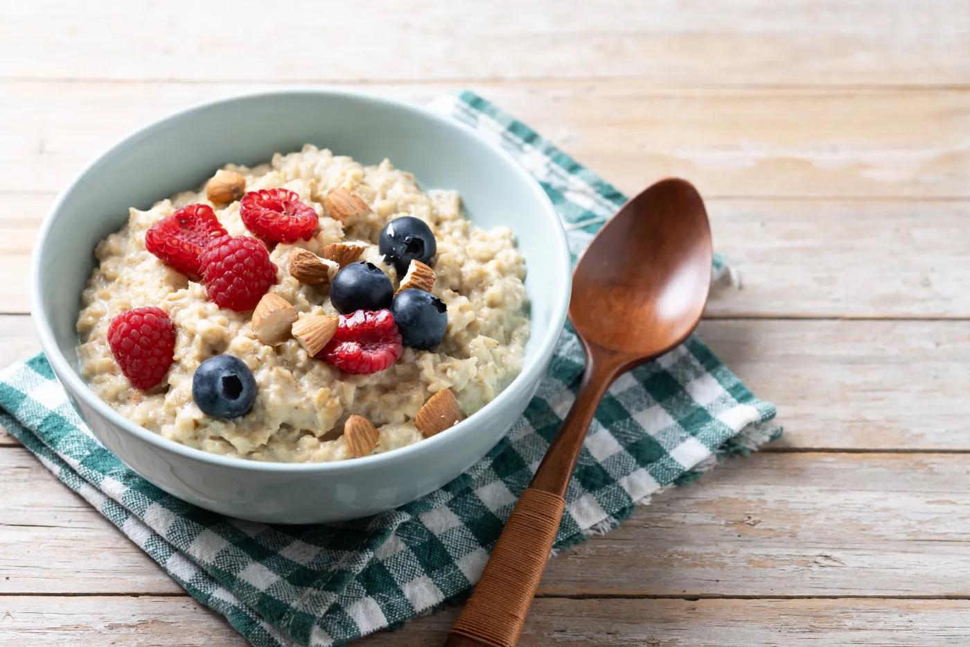 Oatmeal,Porridge,With,Raspberries,,Blueberries,And,Almonds,In,Bowl,On