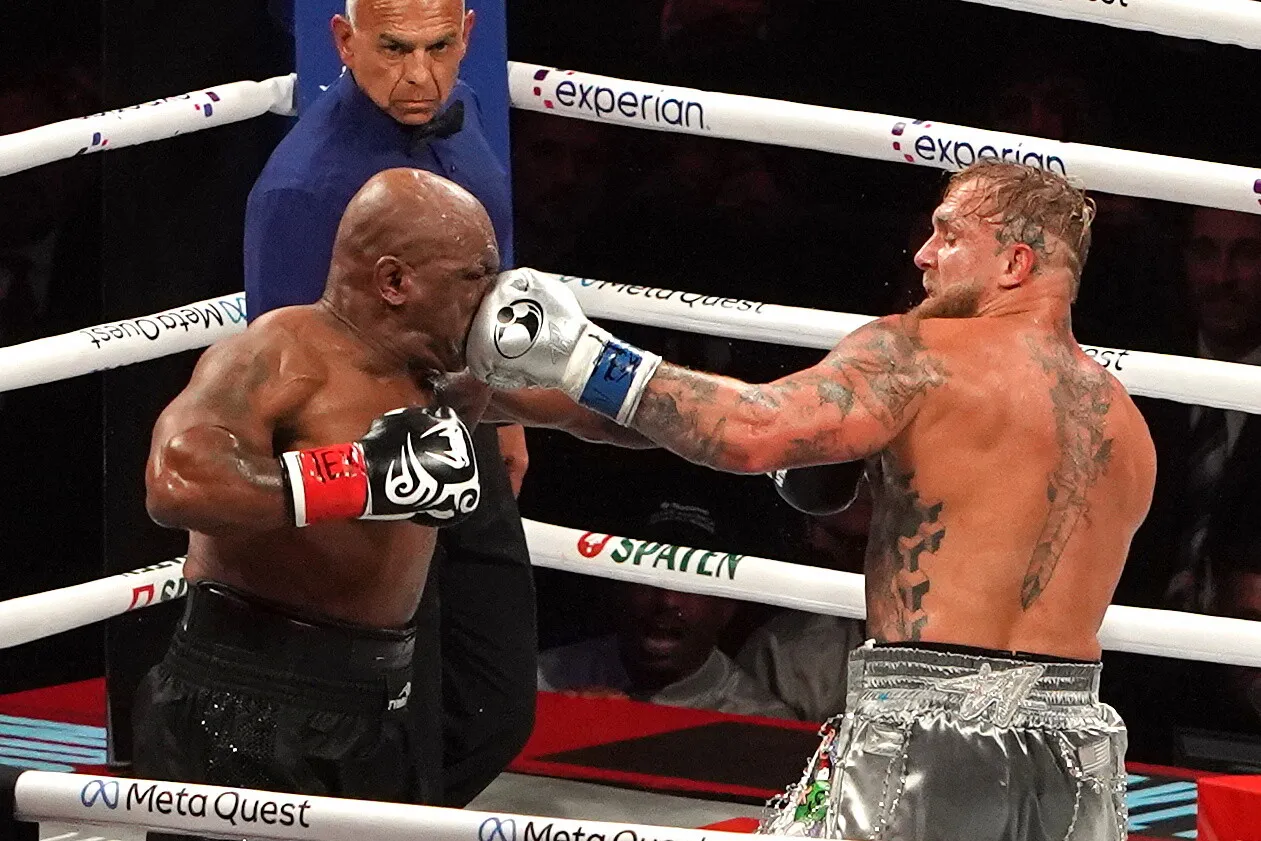 Mike Tyson przegrał z youtuberem. Jake Paul wygrał jednogłośnie na punkty