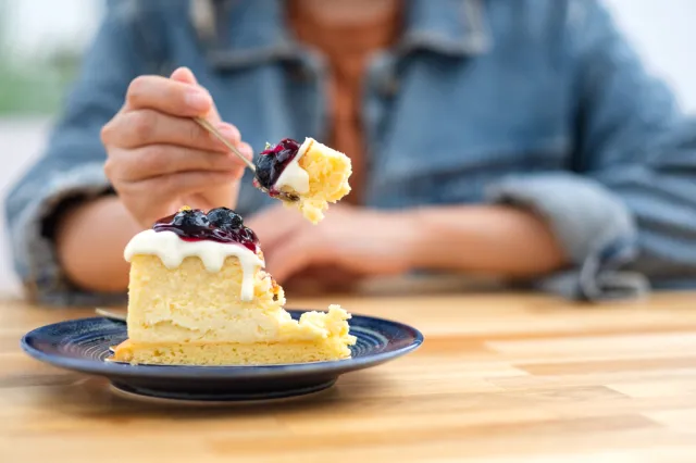 Dlaczego po obiedzie mamy ochotę na deser? Naukowcy znaleźli odpowiedź