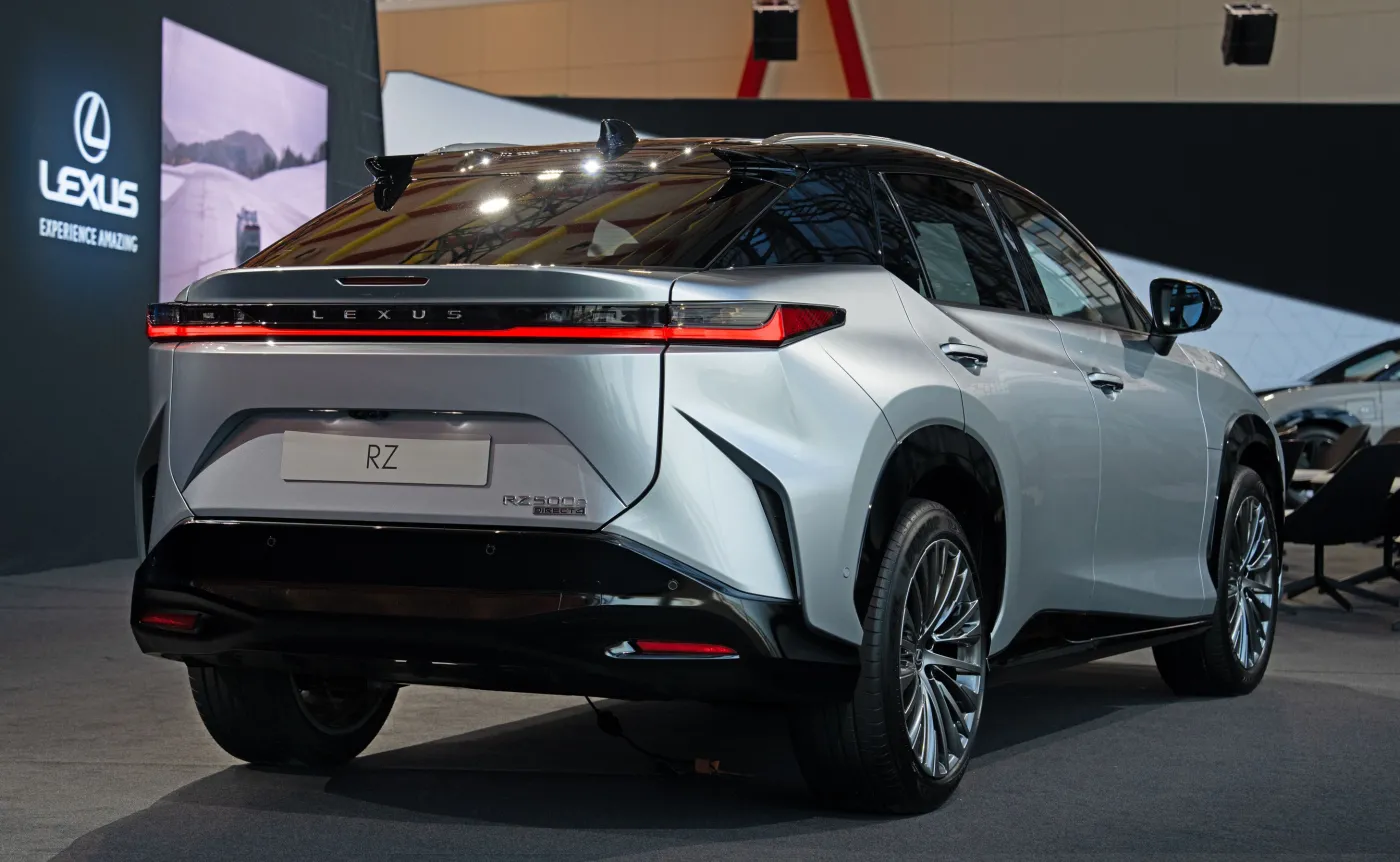 Nowy Lexus RZ 500e