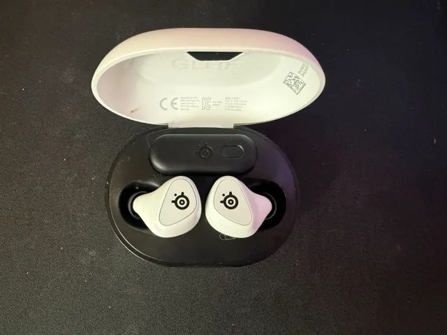 To pierwsze takie słuchawki SteelSeries. Jak radzą sobie Gamebuds? [RECENZJA]