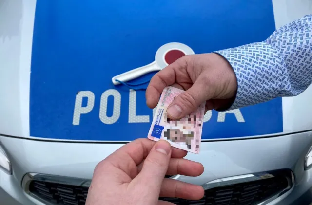 Wydał majątek na fałszywe prawo jazdy. Zmarnował pieniądze i może trafić do więzienia