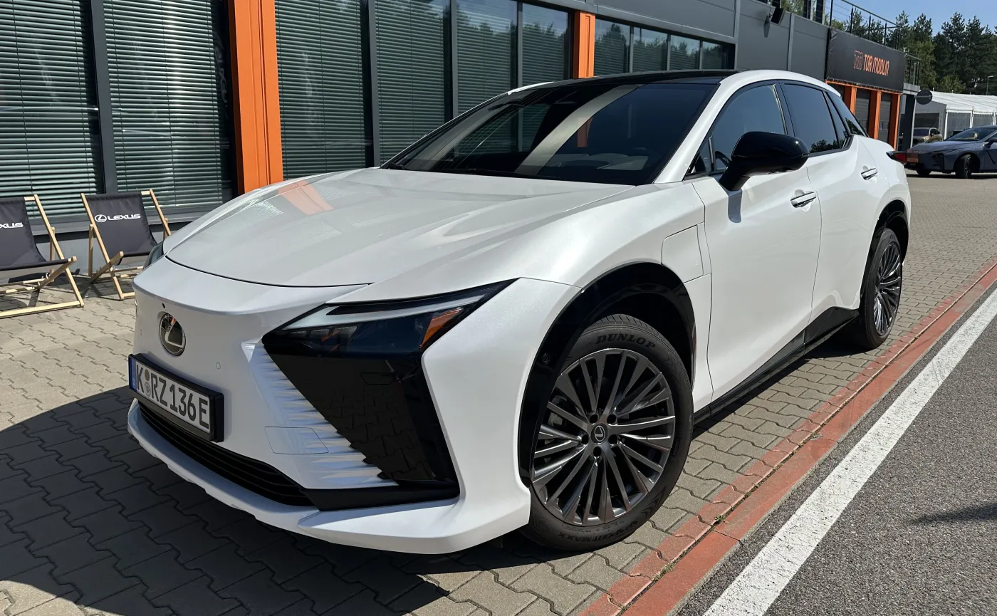 Nowy Lexus RZ 500e