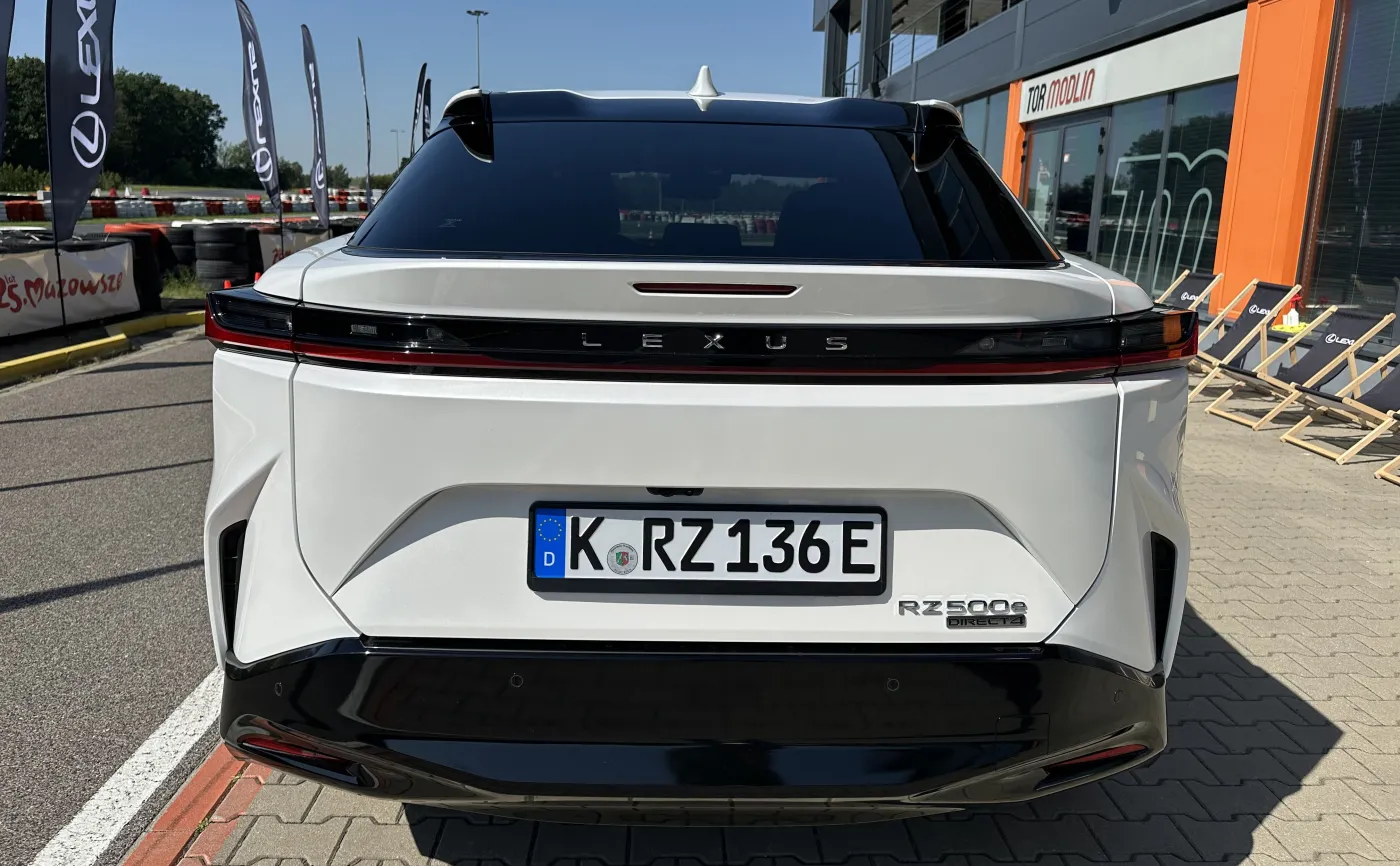 Nowy Lexus RZ 500e