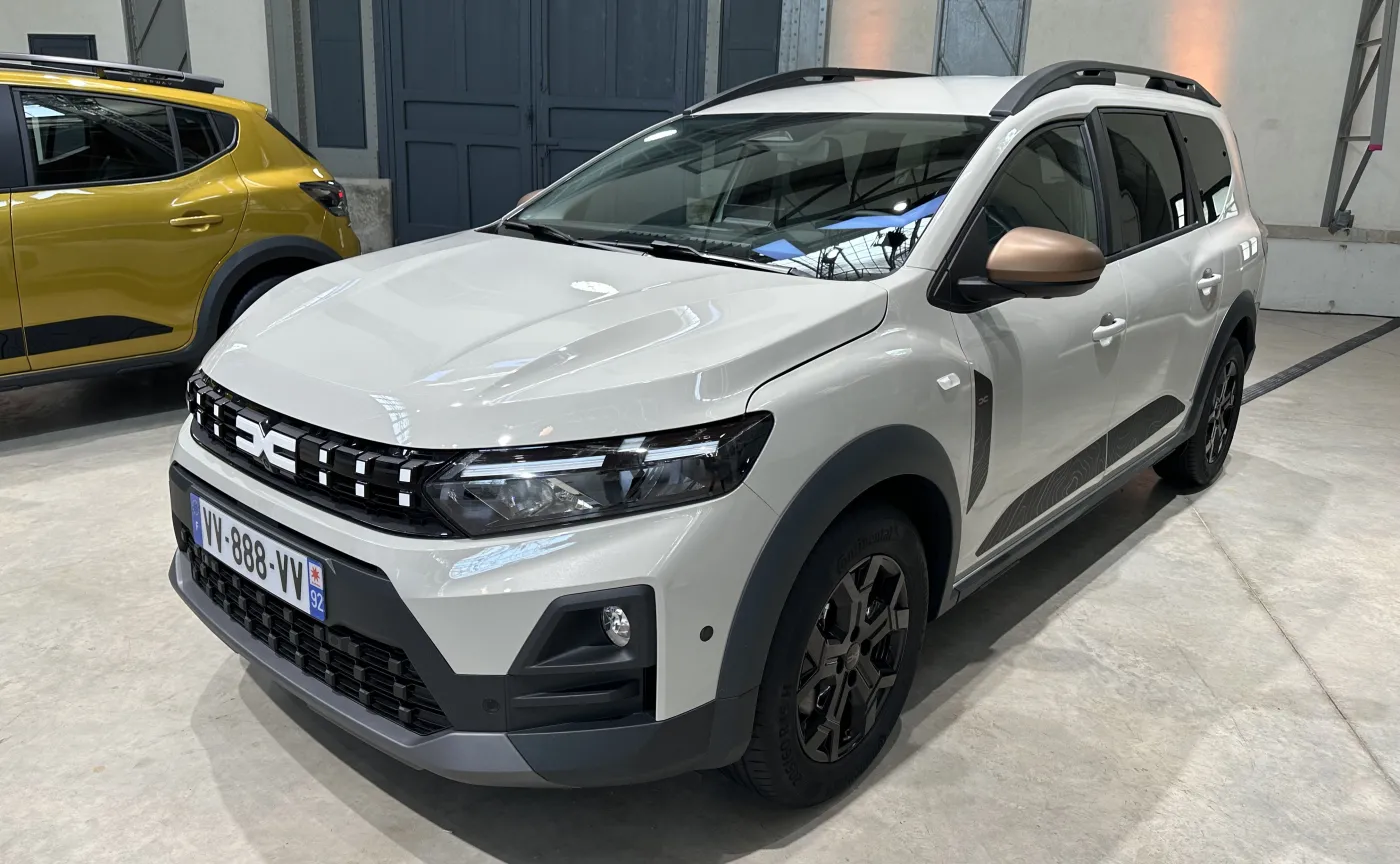 Nowa Dacia Jogger Hybrid 155