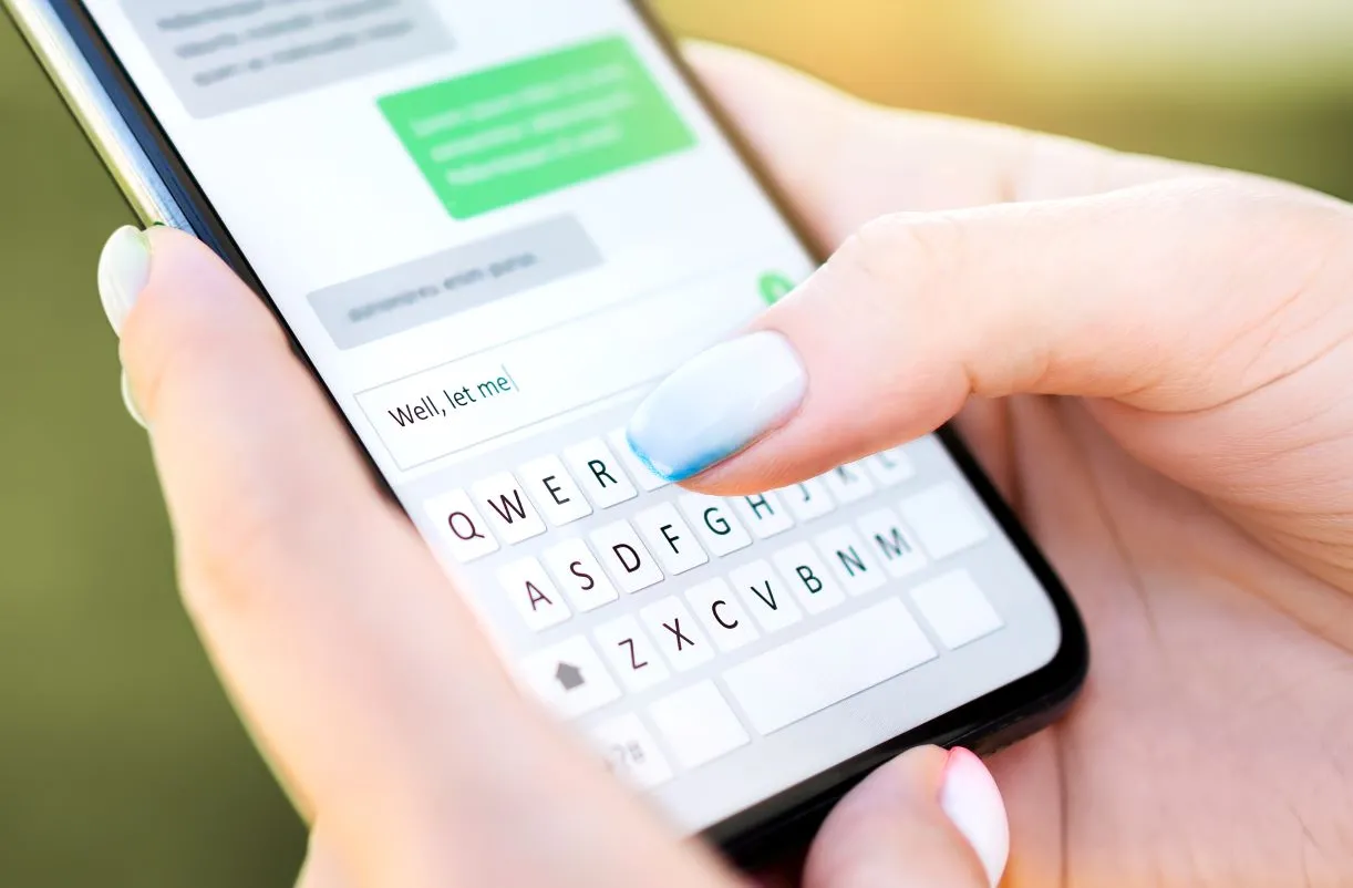 Uwaga na fałszywe SMS-y przed świętami. Jedno kliknięcie może wyczyścić konto