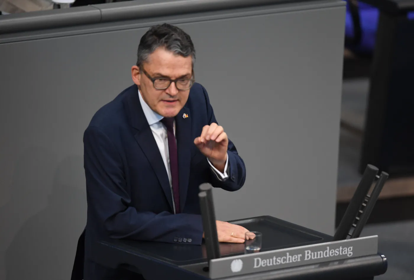 Niemiecki polityk wzywa do "przyzwoitości" w relacjach z Polską. "Po 80 latach czas zmienić narrację"