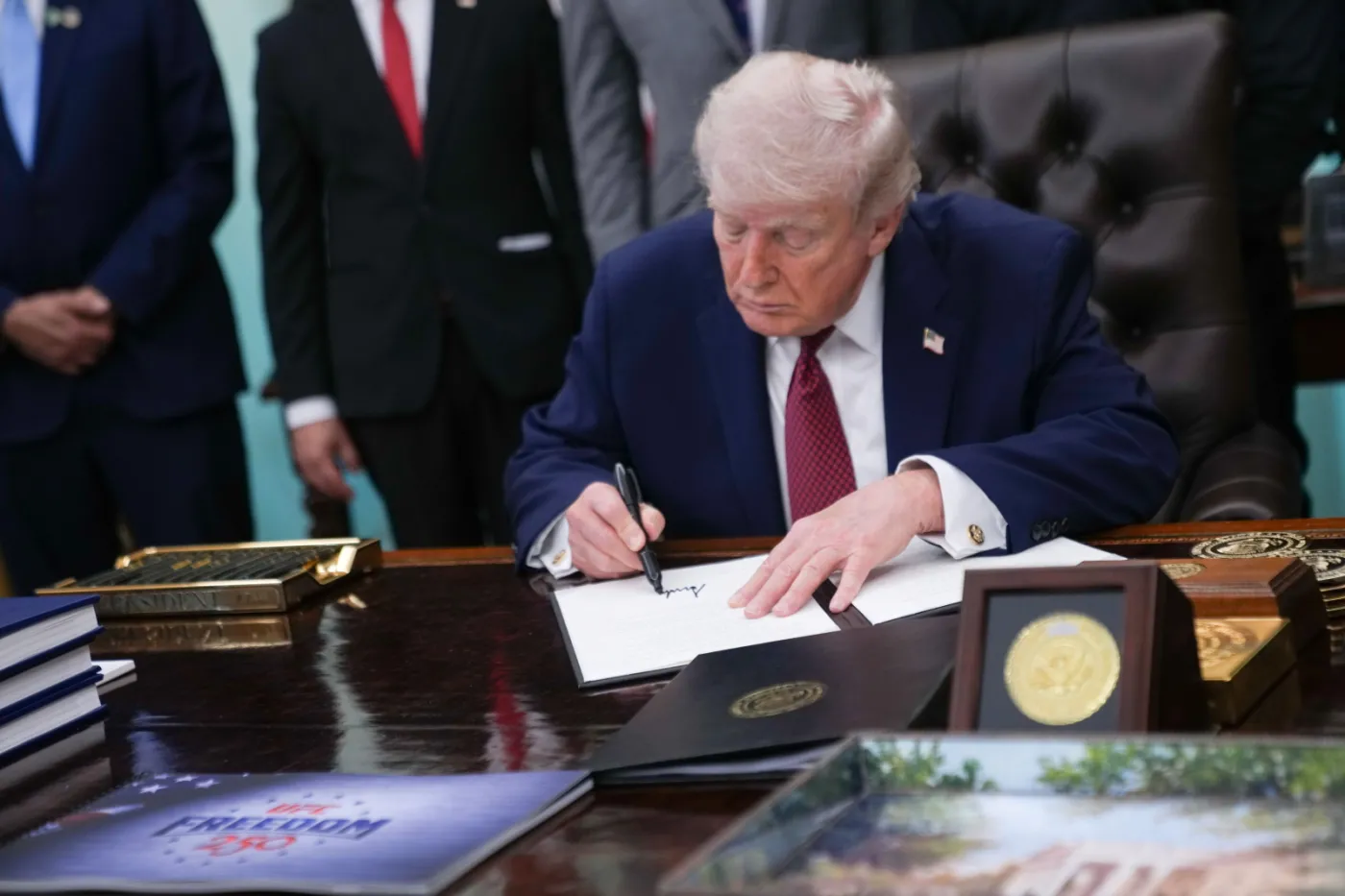 Gwałtowny spadek poparcia dla Trumpa w USA. "Kraj zmierza w złym kierunku"