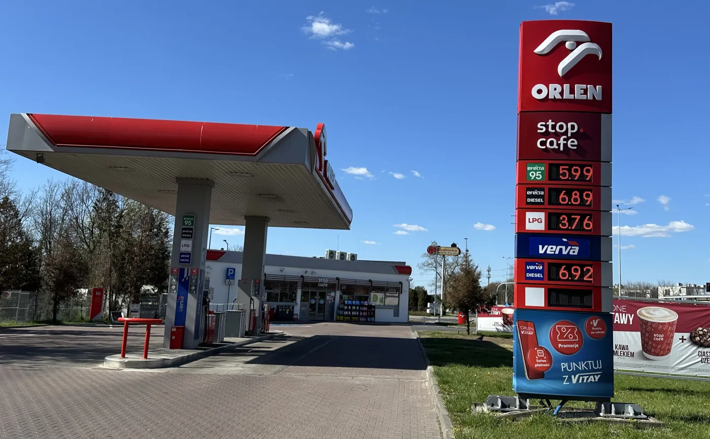 Tablica cenowa Orlen: Efekta 95 za 5,99 zł, diesel za 6,89 zł, LPG za 3,76 zł.