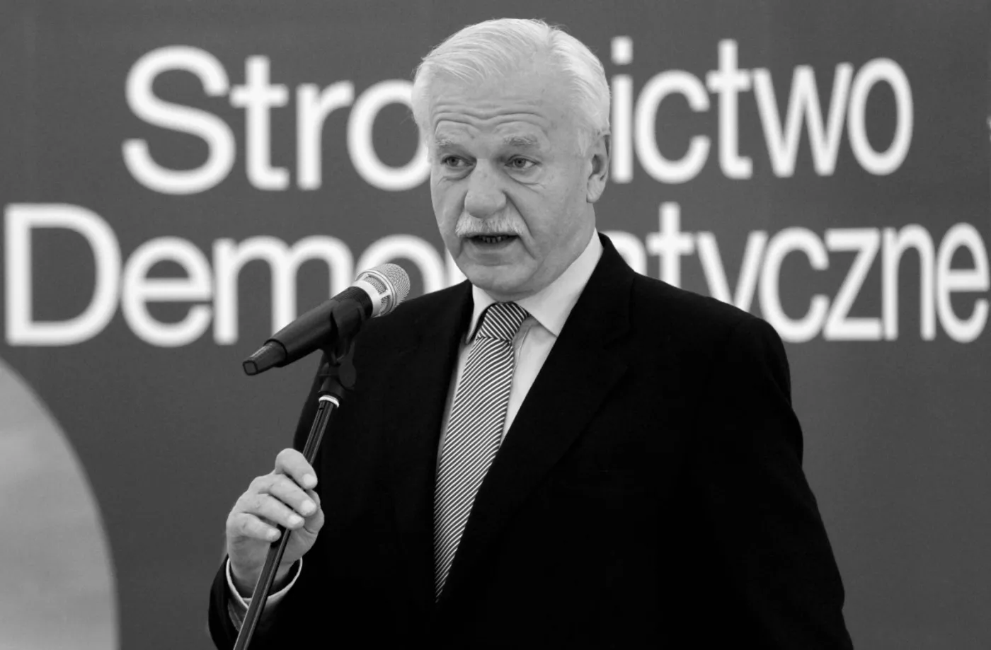 Andrzej Olechowski nie żyje. Współzałożyciel PO i jeden z "trzech tenorów" zmarł w wieku 78 lat