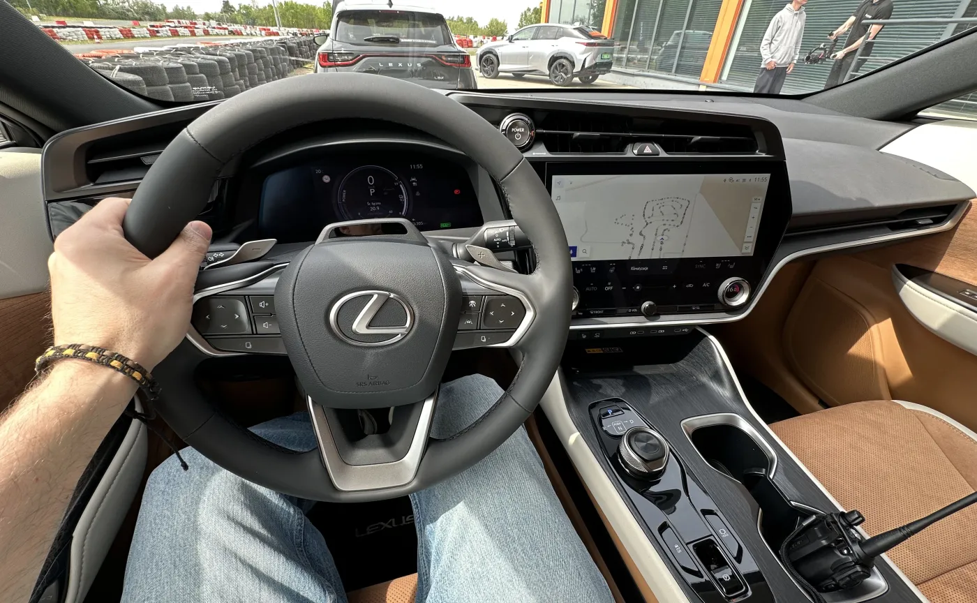 Nowy Lexus RZ 500e