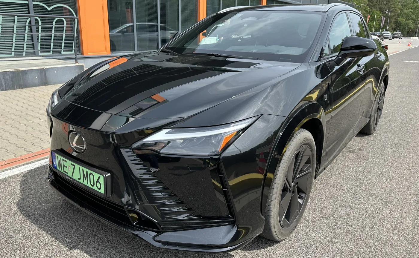 Nowy Lexus RZ 550e