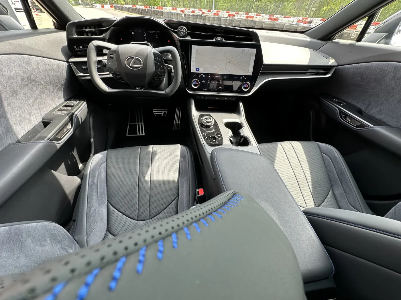 Nowy Lexus RZ 550e