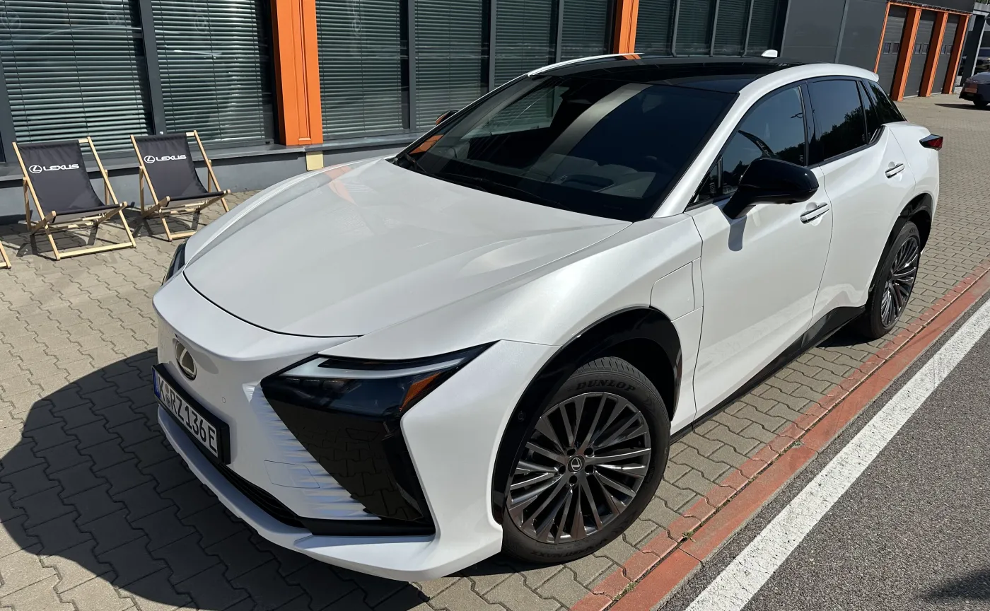 Nowy Lexus RZ 500e