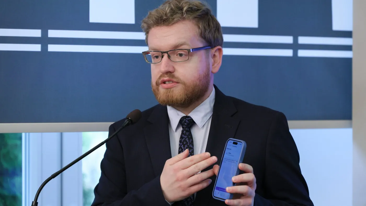 "Pałac Kibolski" i inne obraźliwe nazwy w Mapach Google. Rząd tłumaczy: Dzieciaki się dorwały