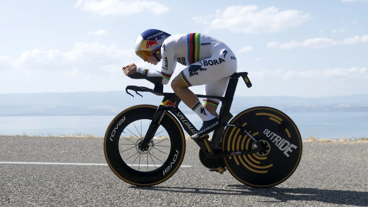 Remco Evenepoel triumfuje po raz drugi z rzędu, tym razem był najszybszy w czasówce. Tadej Pogacar nadal liderem Tour de France
