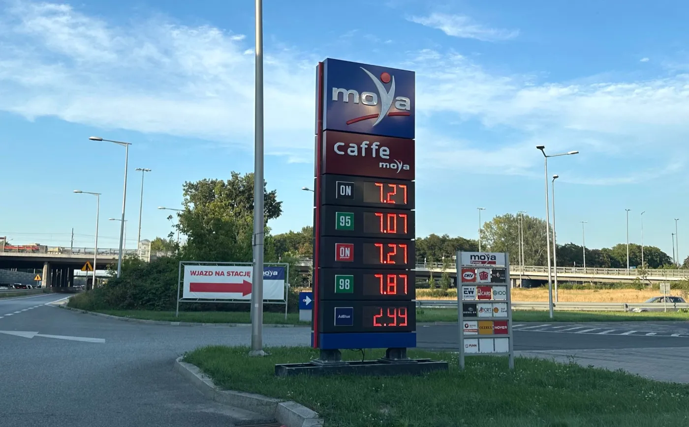 Stacja paliw MOYA