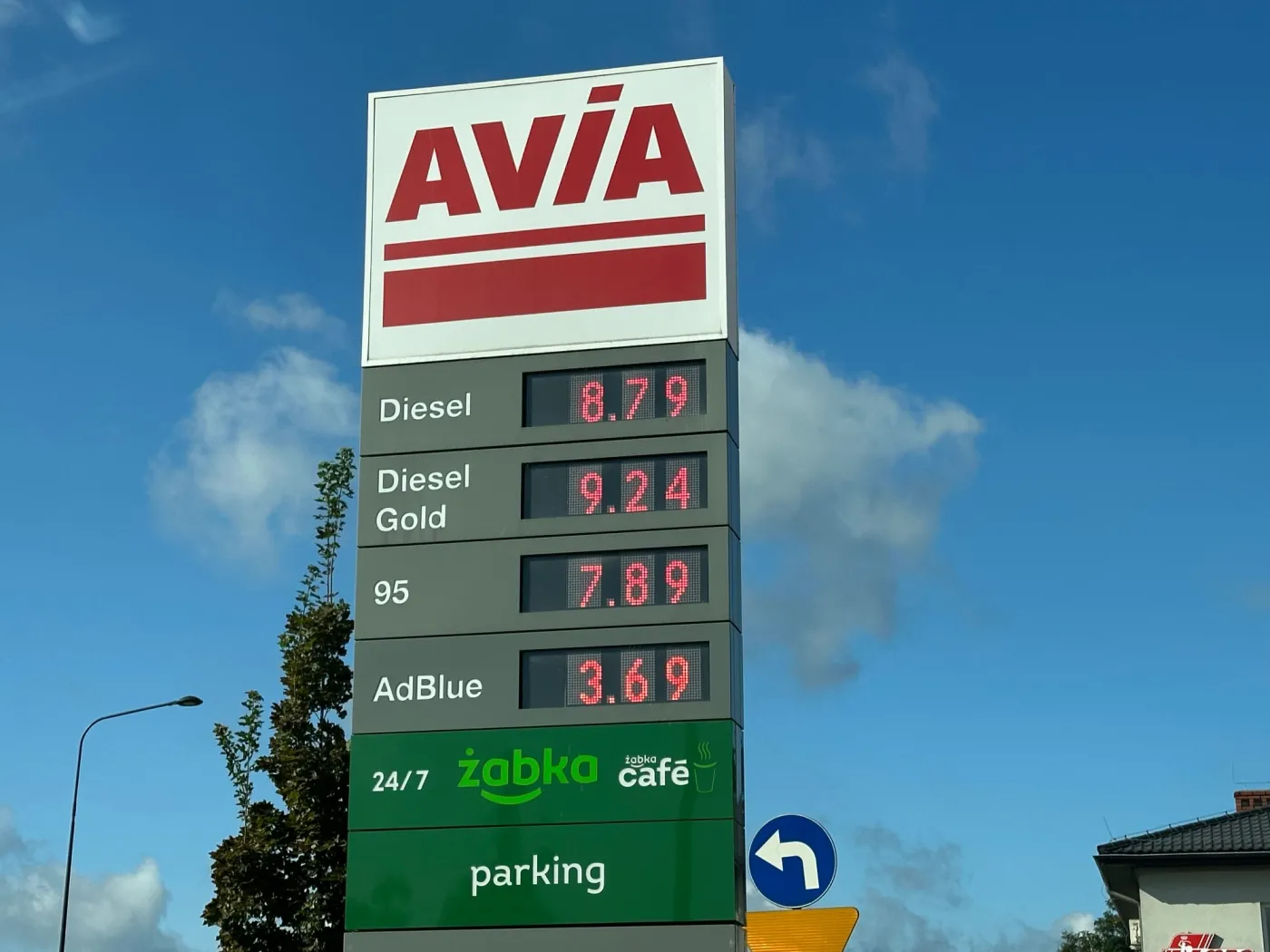 Stacja paliw Avia